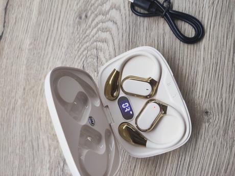 Bezdrôtové slúchadlá do uší + nabíjacie puzdro,