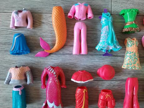 Polly pocket 11 bábik, doplnky, koník,