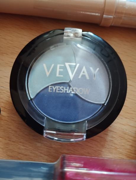 Balík dekoratívnej kozmetiky, 