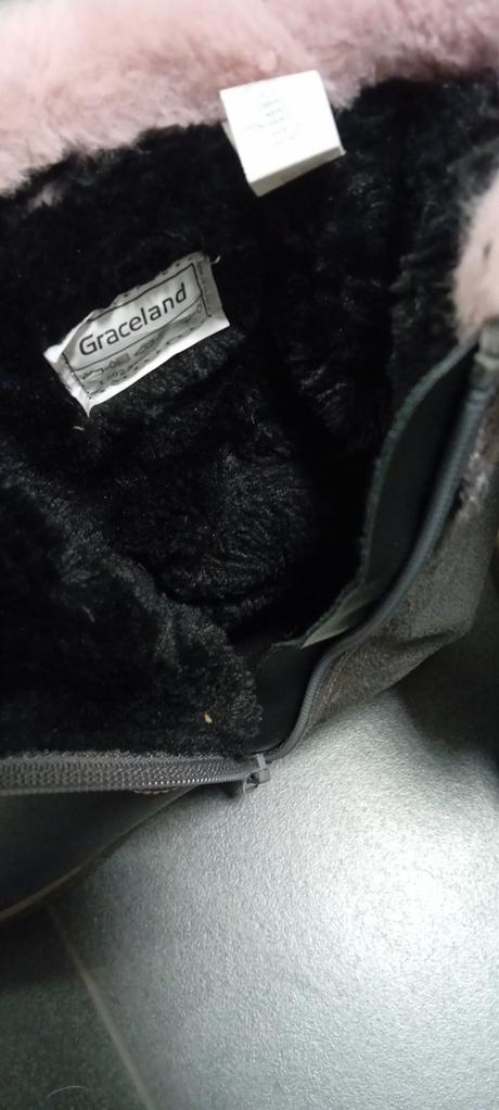Čižmy s poštou, graceland,35
