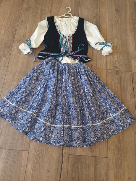 Dievčenský kroj 10/11rokov, 158 / 164