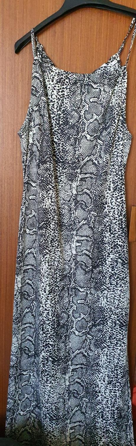 Šaty s hadím vzorom, m