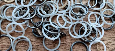 Retro staré krúžky a štipce na záclony, 