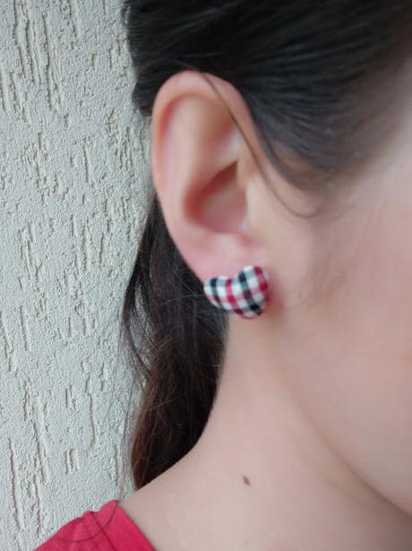 Kárované srdiečka na ušká, 