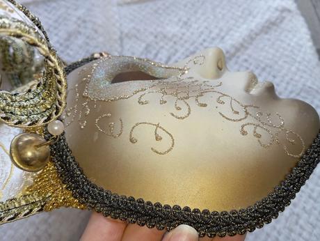 Benátska maska so zvončekmi, 