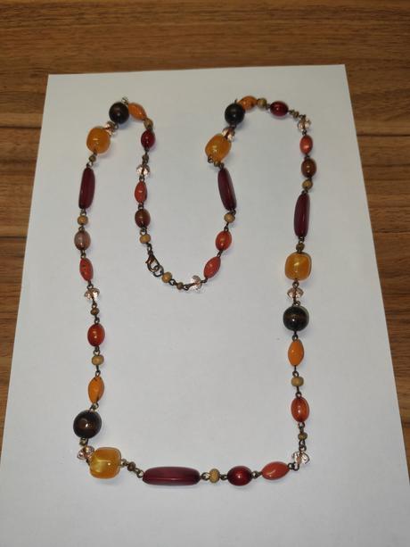 Zaujimavy farebny nahrdelnik, stav ako na fotke, 