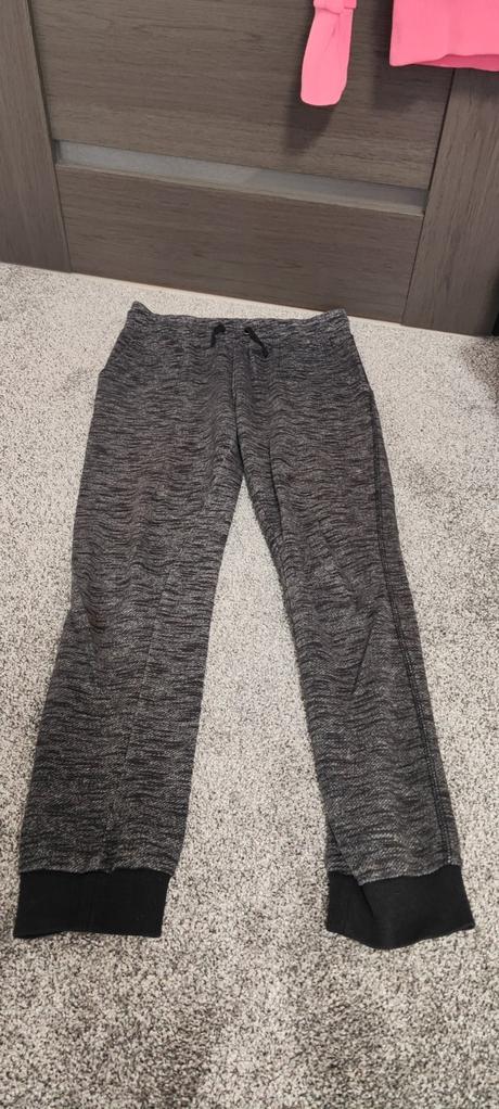 Mikina a tepláky, 152