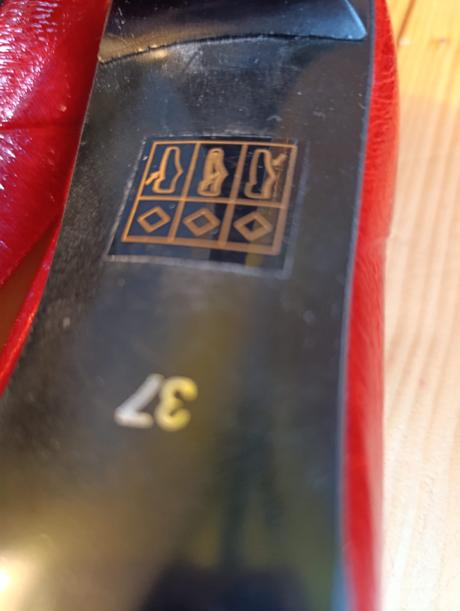 Krásne červené lakované lodičky - veľ. 37, 37