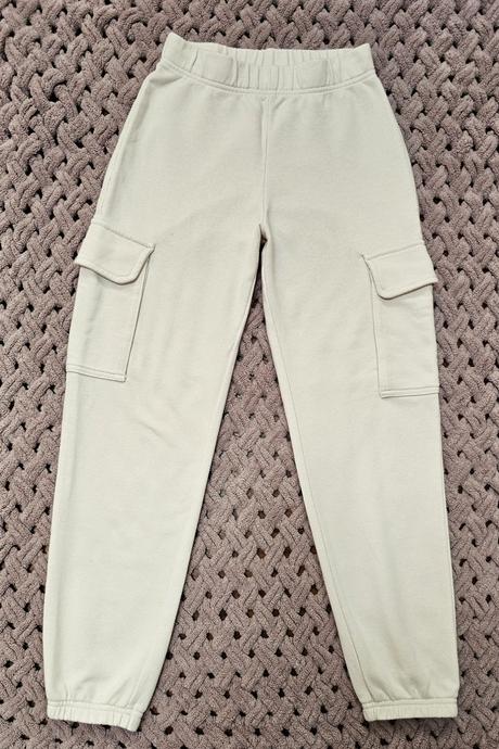 Béžové kapsáčové tepláky, h&m,140