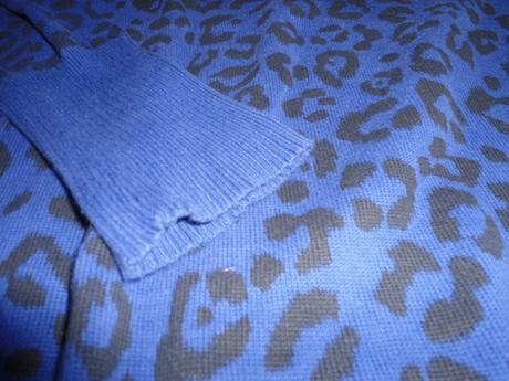 Tmavomodry sveter, 176