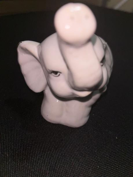 Porcelánový slon dekorácia, biely, bez poškodeni,