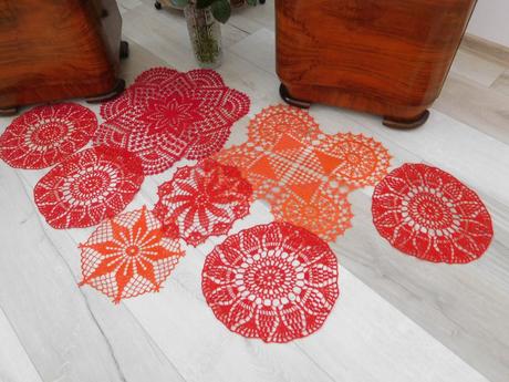 Červené háčkované, 