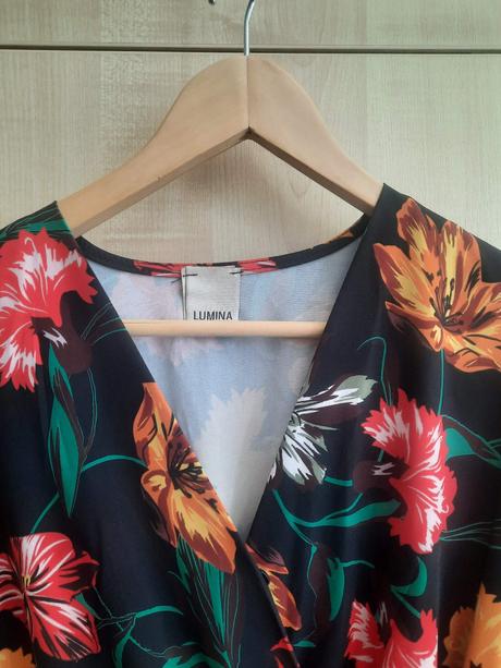 Kvetinkové šaty, 38