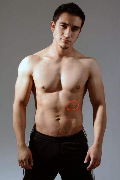 Bolesť pod ľavým rebrom: Čo ju spôsobuje?