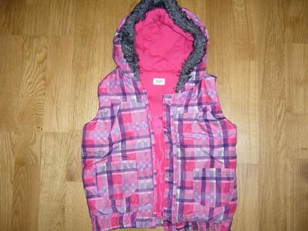 Vesta s kapucnou, f&f,110