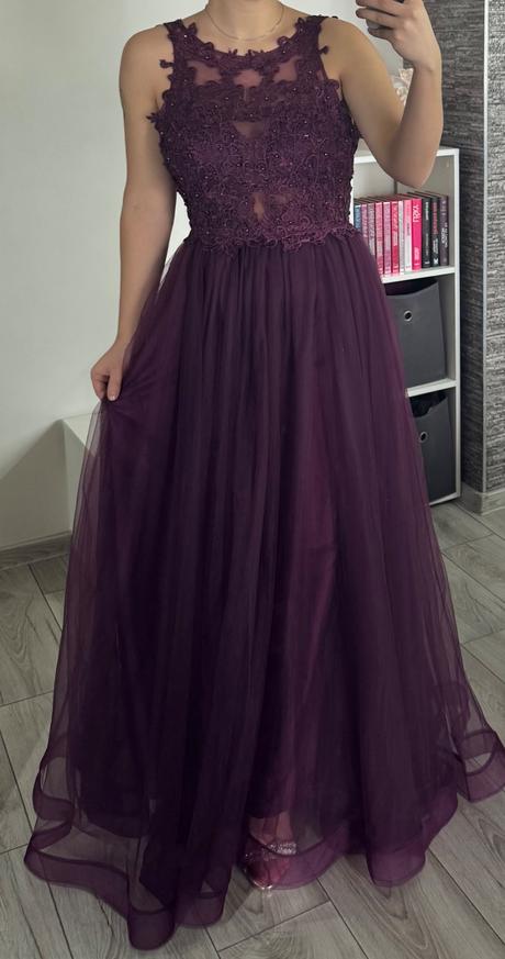 Fialové spoločenské šaty, m