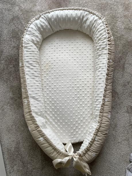 Hniezdo, šírka (cm): 35,dĺžka (cm): 60