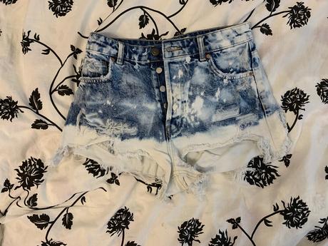 Dámske kraťasy, bershka,36