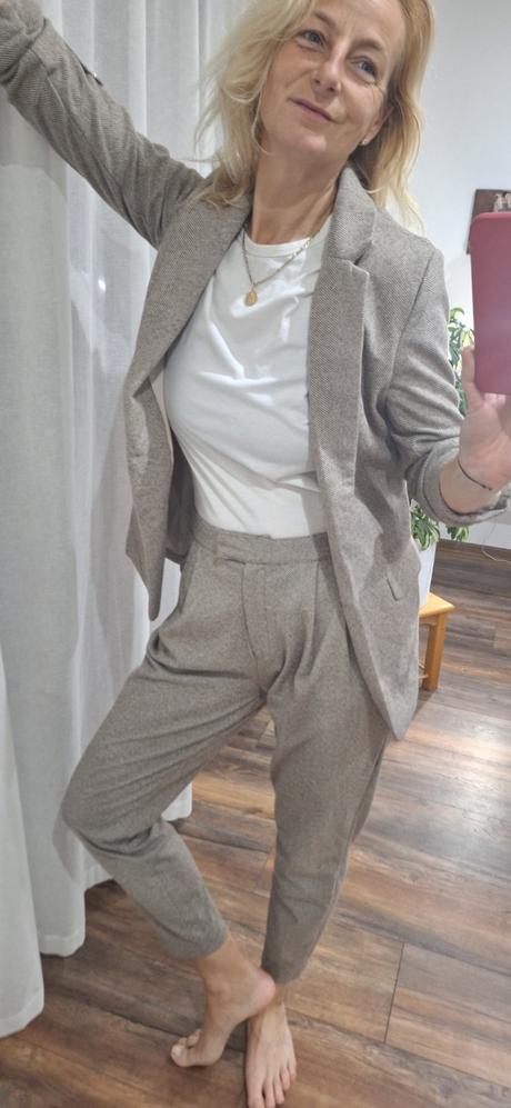 Komplet sako nohavice so zamykmi vel 36/38, reserved,m