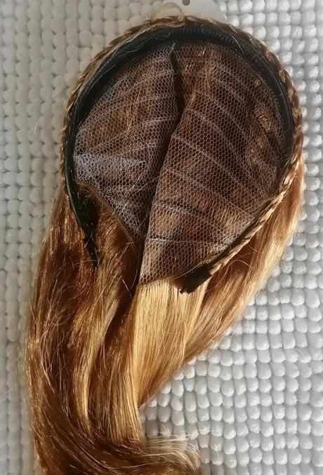 Zlatá parochňa s čelenkou,