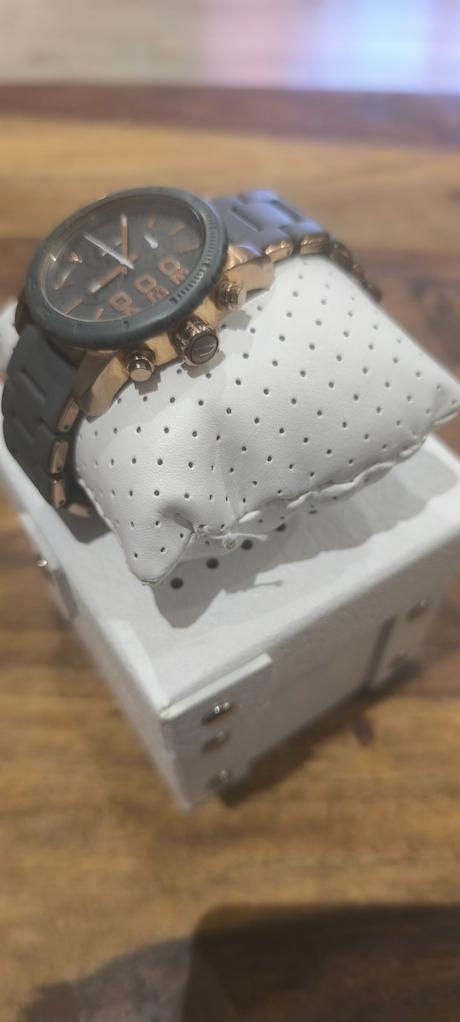 Hodinky diesel, diesel