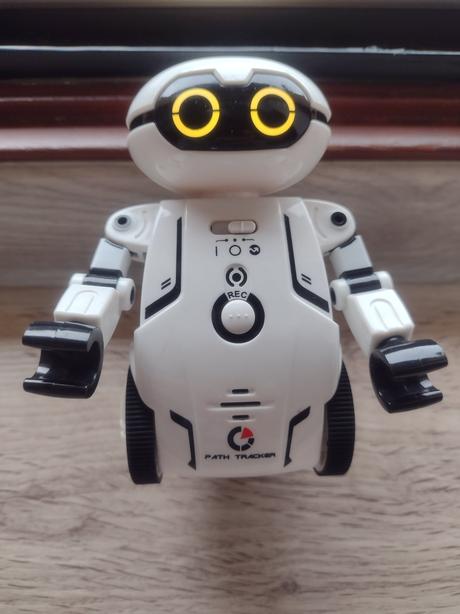 Robot silver lit maze breaker, 
