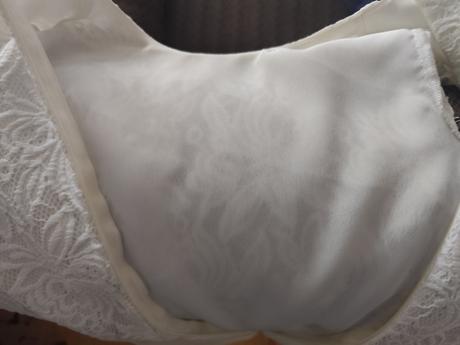 Krémové spoločenské šaty, 152