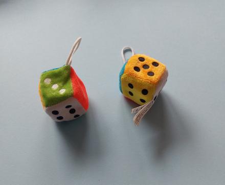 Plysovy privesok kocka, 