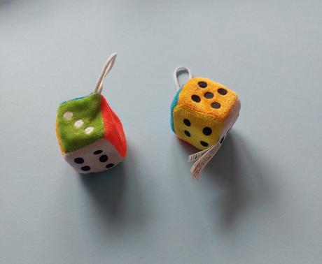 Plysovy privesok kocka, 