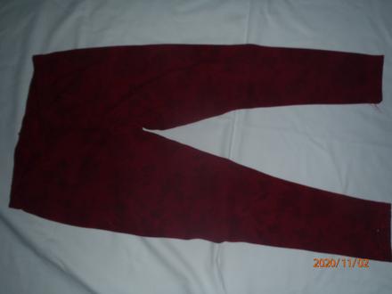 Vínovo červené legíny, 110