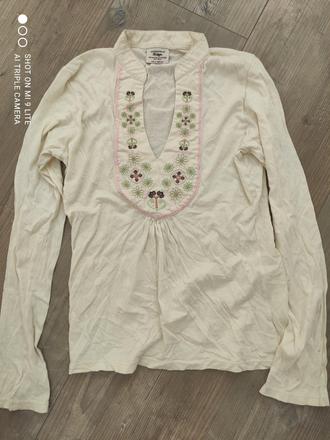 Tricko s ornamentmi, s