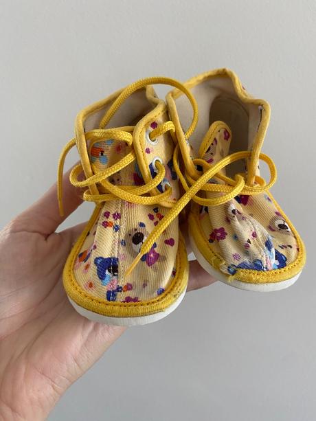 Žlté papučky darujem, 19