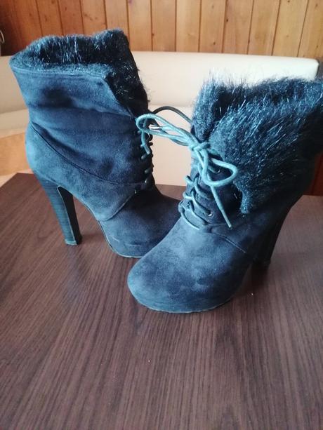Čierne kotníčky s kožušinou, 37