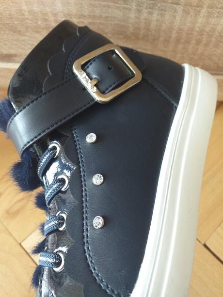 Kotnikove tenisky, baťa,34