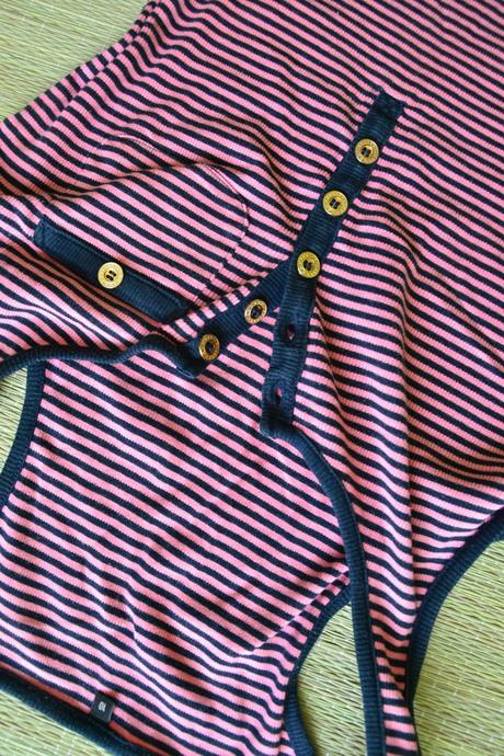 Elastický vrúbkovaný top s gombíkmi s/l, m