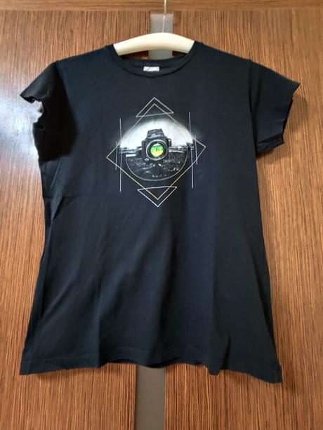 Tričko s potlačou fotoaparát, veľ. m, skôr pre s, m