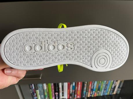 Štýlové tenisky adidas neo s neonovými šnúrkami, adidas,38