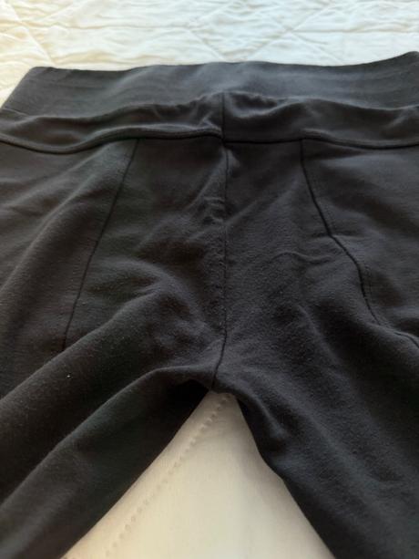 Tmavosivé elegantné legíny so zlatými zipsami, amisu,38