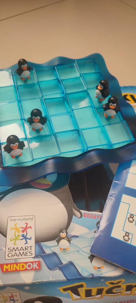 Spoločenská hra tučniaky,