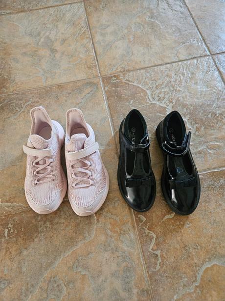 Balík topánok 33, 33