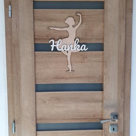 Drevená dekorácia baletka i. s menom,
