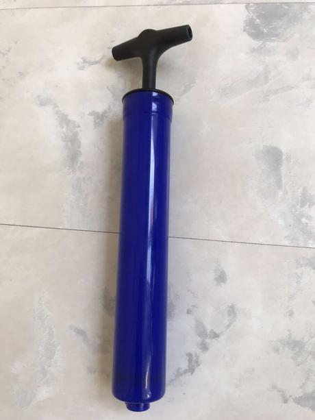 Ručná pumpa na nafukovanie lôpt,