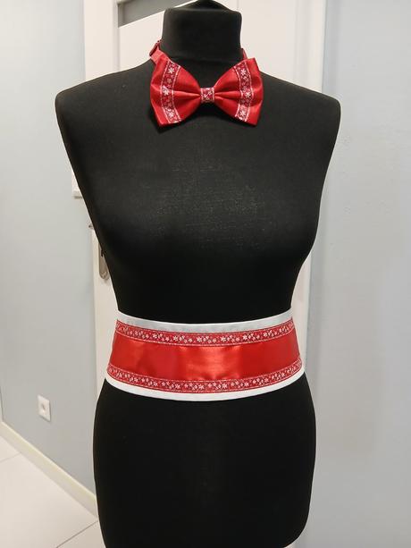 Folklórny  opasok a motýlik, 