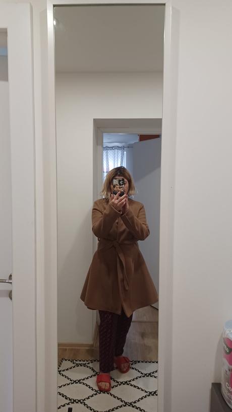 Elegantný hnedý kabat, m