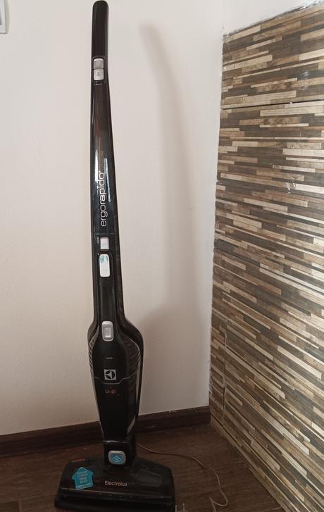 Tyčový vysávač, electrolux