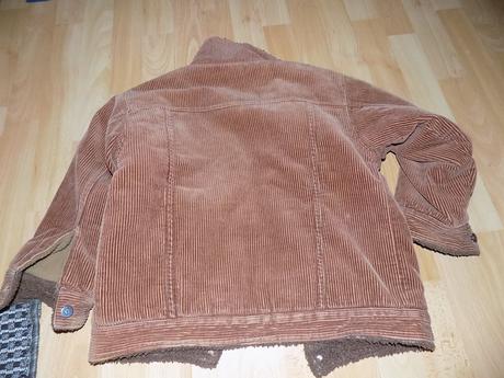 Hrubá bundička, 134