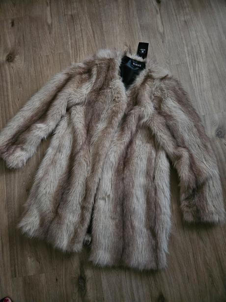 Krásny teplý kožuch, l