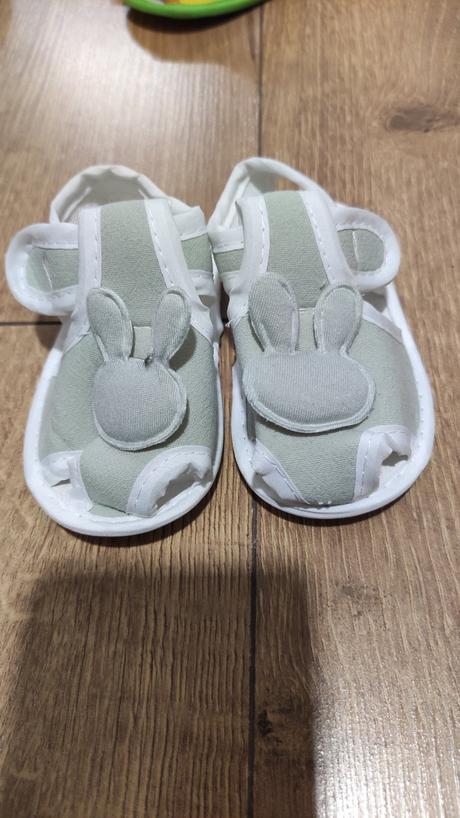 Capacky (sandalky), 17