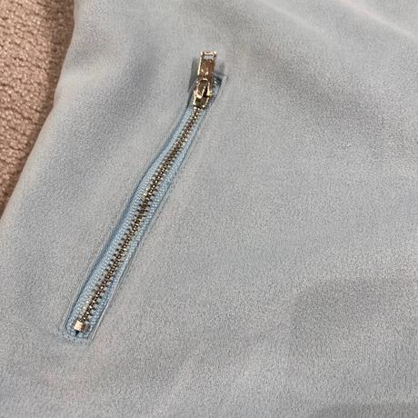 Bledomodrá bundička, 146