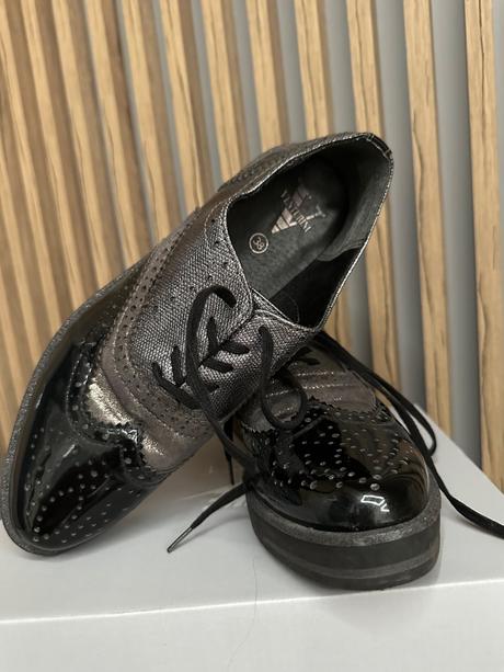 Lakované poltopánky, 38